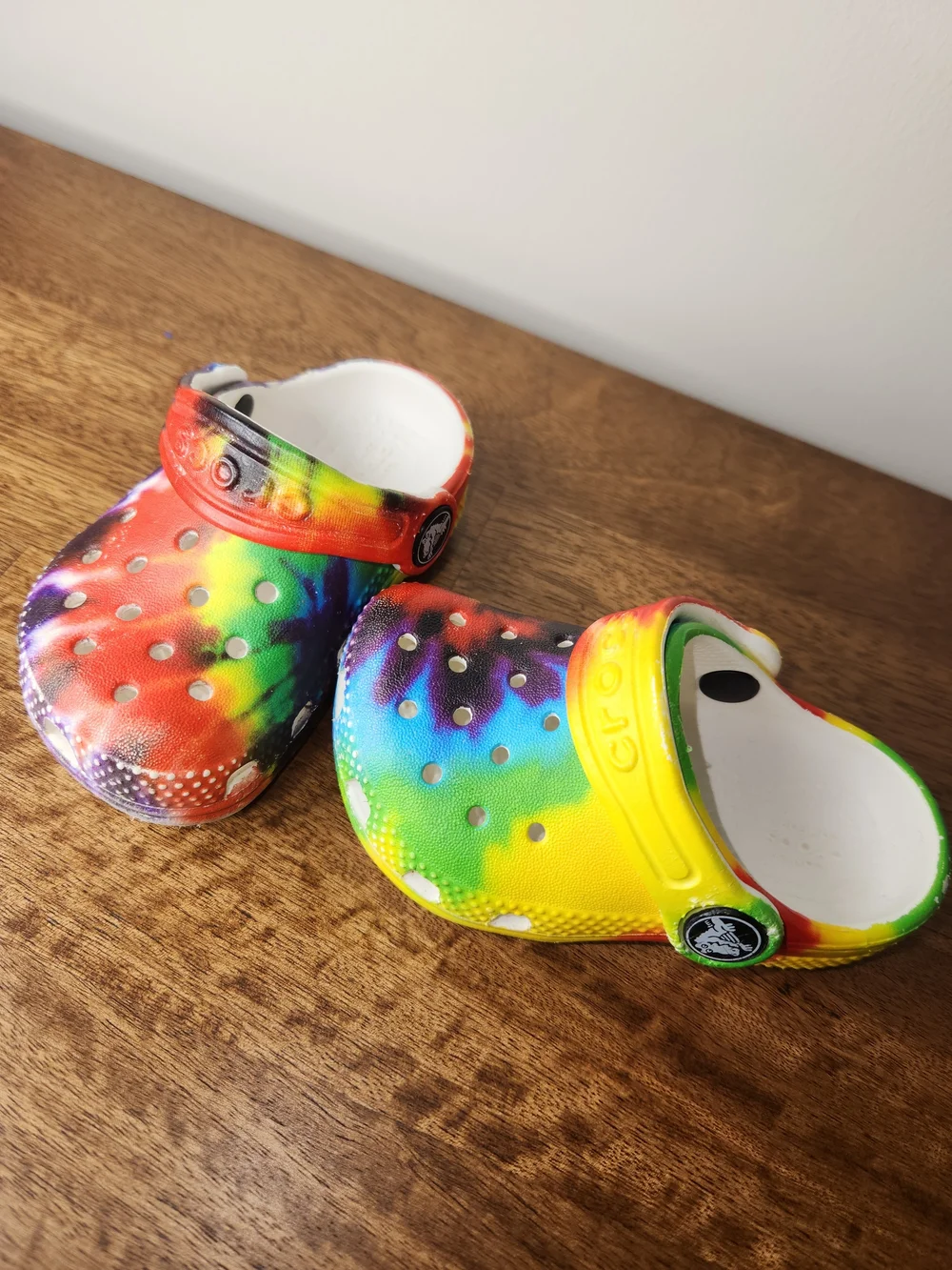 CROCS Kids Tie-Dye Rainbow Clogs - Multicolor